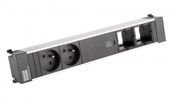 BACHMANN 916.532 zásuvková jednotka 2x 230V + USB C 60W + 2x volný modul
