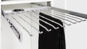 HETTICH 9079968 věšák na kalhoty, výsuvný, 800mm, stříbrná