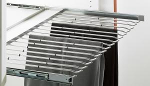 HETTICH 9079962 Výsuvný věšák na kalhoty 800 mm
