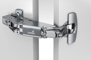 HETTICH 9099610 Sensys závěs dveře velký úhel polonaložený 165° TH vrut pružina
